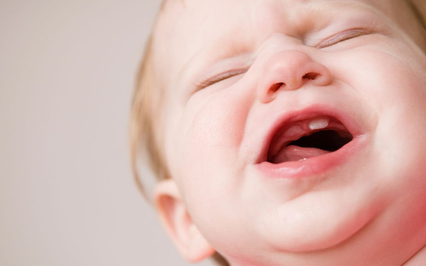 Âge première dent de bébé : quand sort la première dent ? – Il était un an